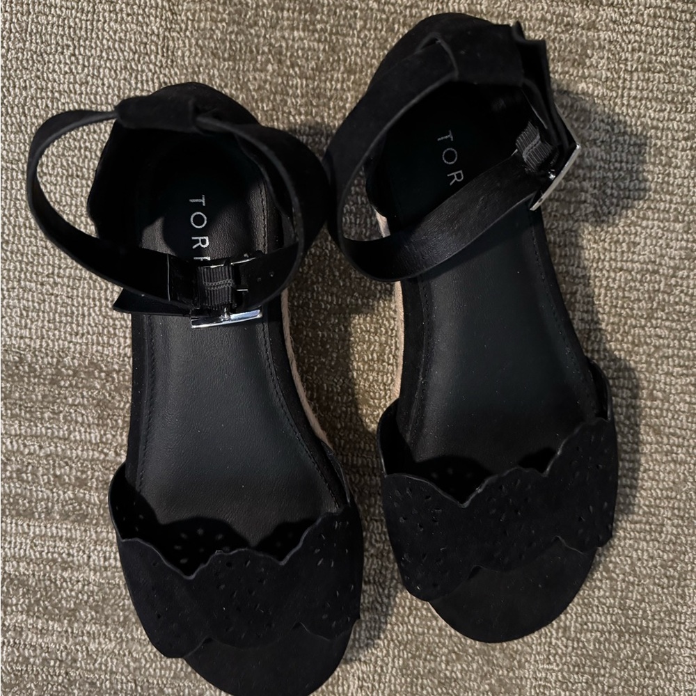 Torrid Black Scalloped Sandals Size 7 Wide Width